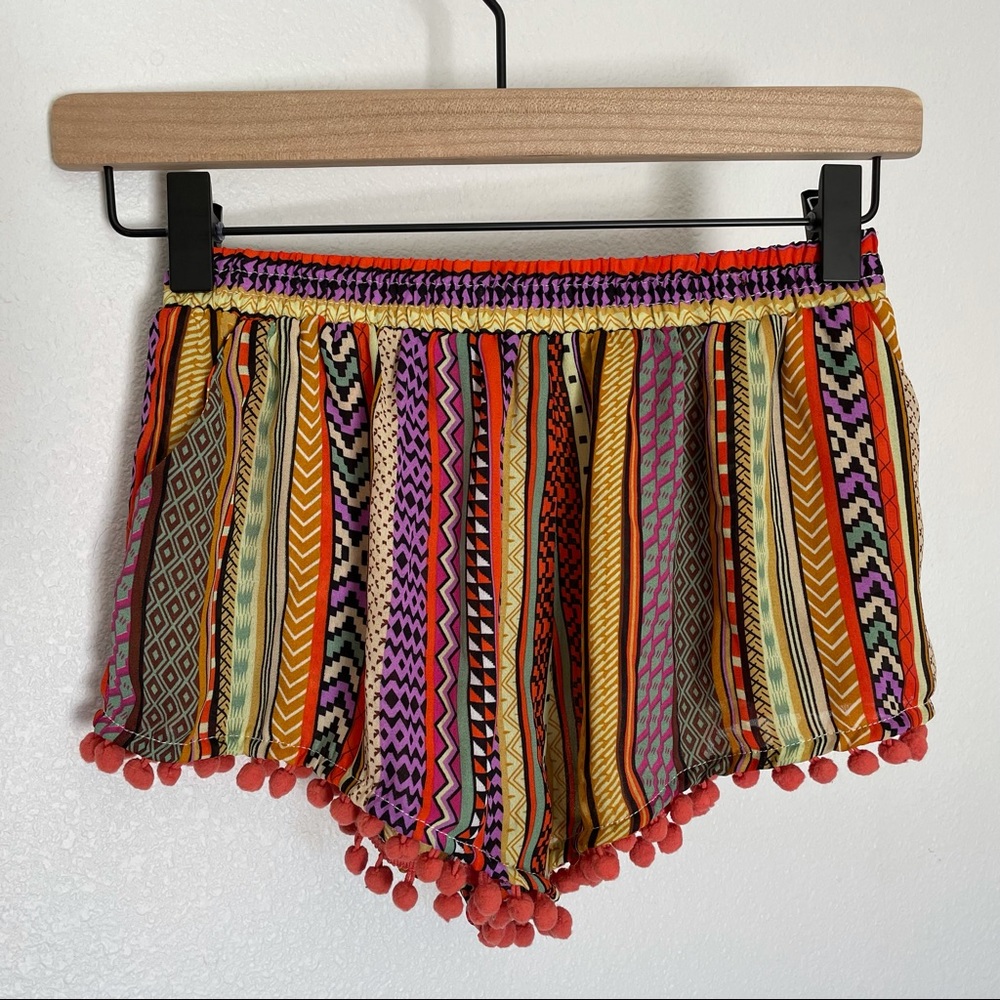 KIWI TUCKER POMPOM SHORTS